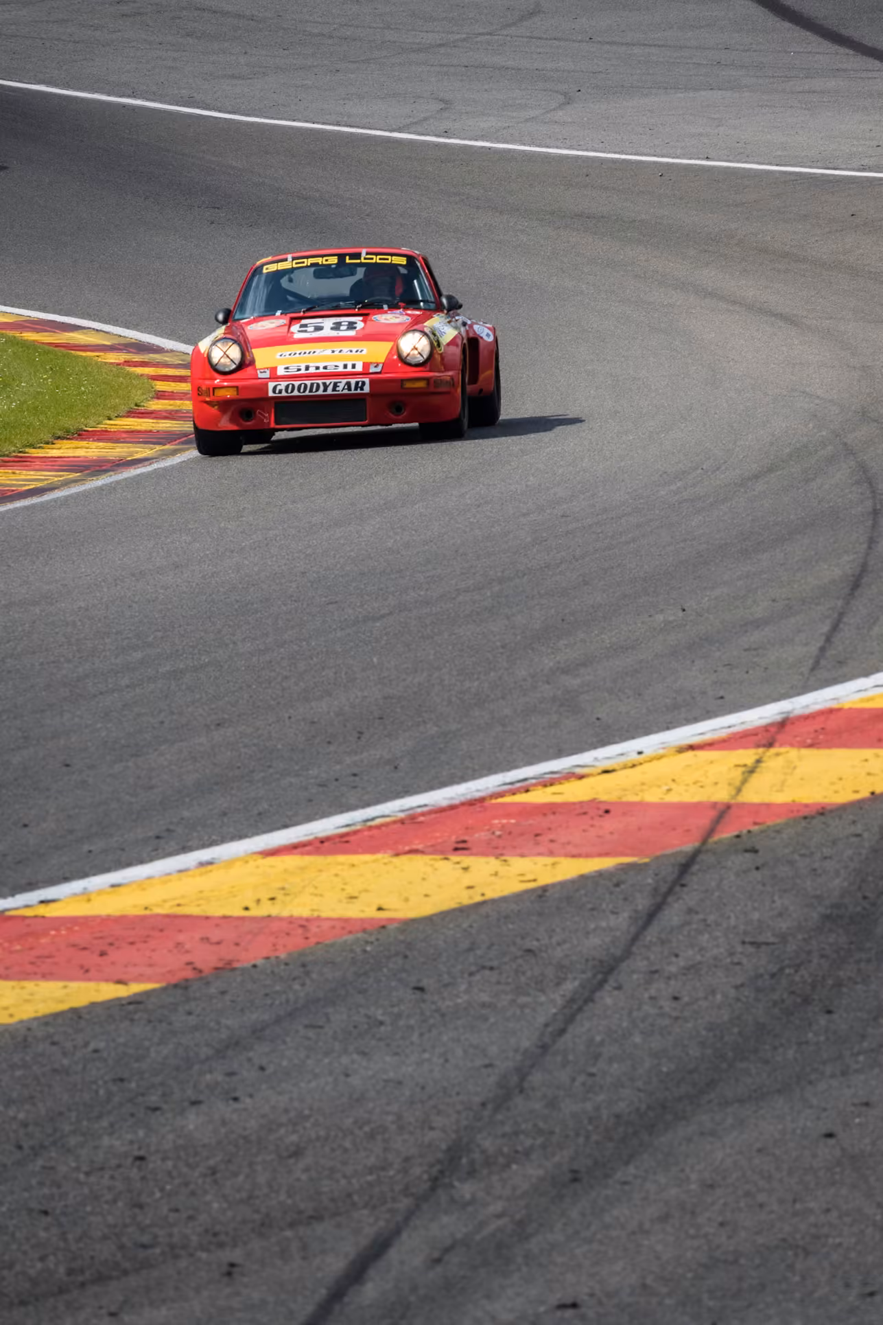 Mașină de performanță la un track day din România